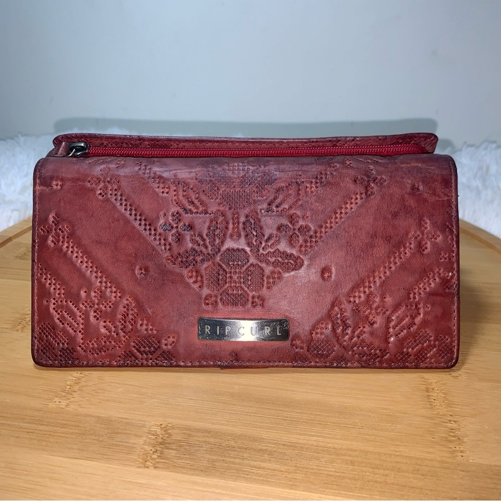 RIPCURL Surf Shack Wallet Leather Embossed Zip Coin Section